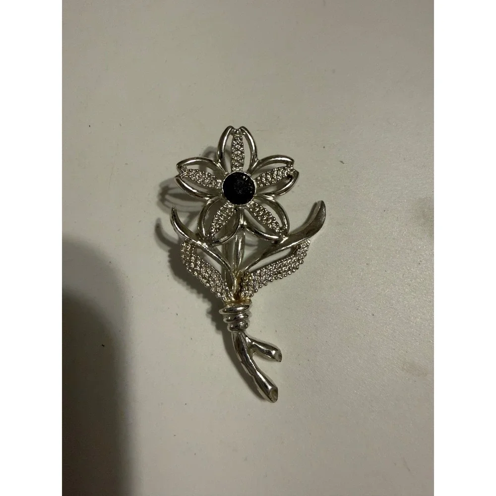 Sarah Coventry Vintage Silver Tone‎ Flower Brooch Pin Black Center Stone Floral